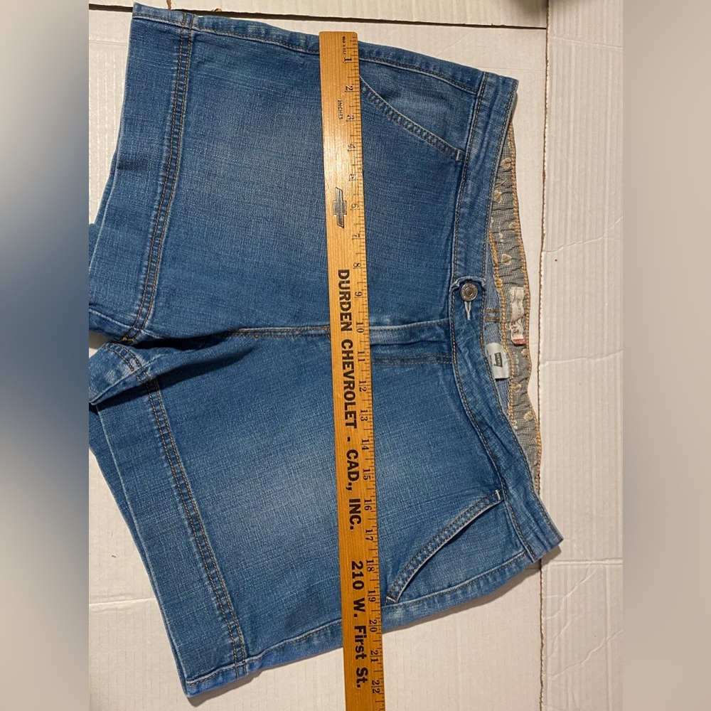 Levi’s size 14 women’s 545 stretch blue denim shorts - Picture 4 of 10